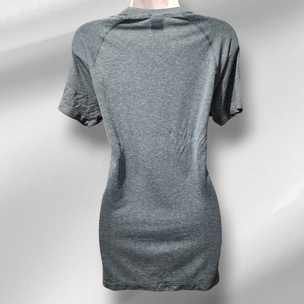 Woman's Gymshark T-Shirt - Picture 2 of 3